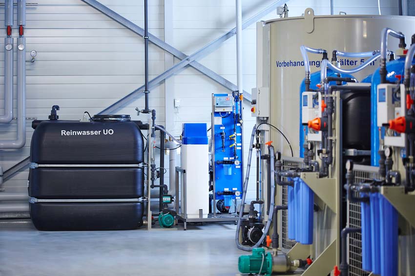 Umkehrosmoseanlage-300-mit-Reinwasserbehaelter