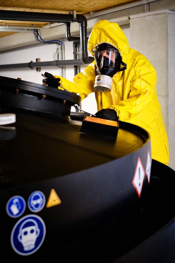 Wartung-an-AwSV-LAU-Anlagen-Saeuretanks